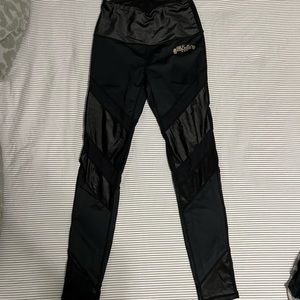 Chestee x Barbella Box padded leggings